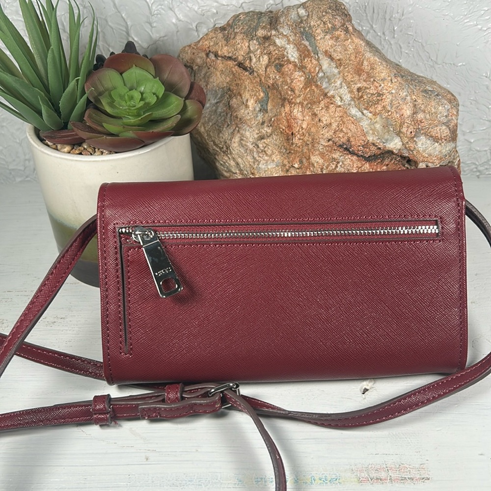 NWOT CHAPS Crossbody Wallet Removable Strap Burgundy Red CHAPS Purse - Picture 3 of 15